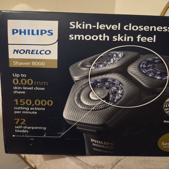 Men's Philips Norelco Shaver 8000 One Size Black Gold BRAND NEW JUST L OPEN BOX - Picture 2 of 8
